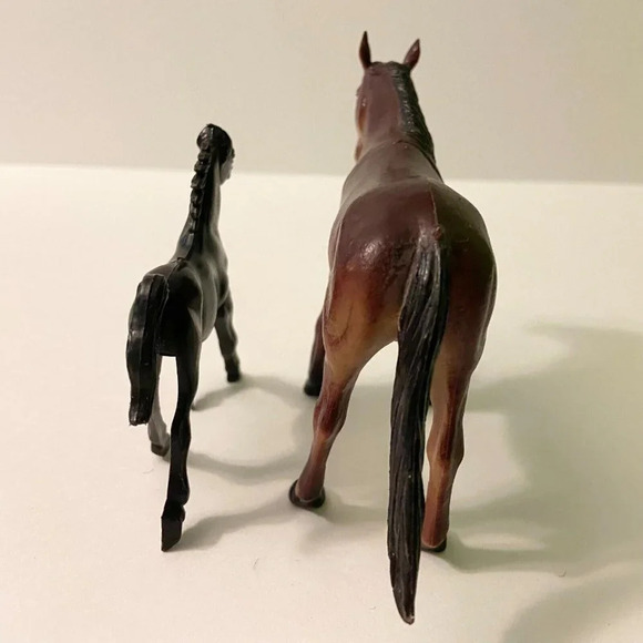 Vintage Lot of 2 Plastic Hollow Horses Brown and Black 2.5 and 3.5 Inch Size - Picture 13 of 13